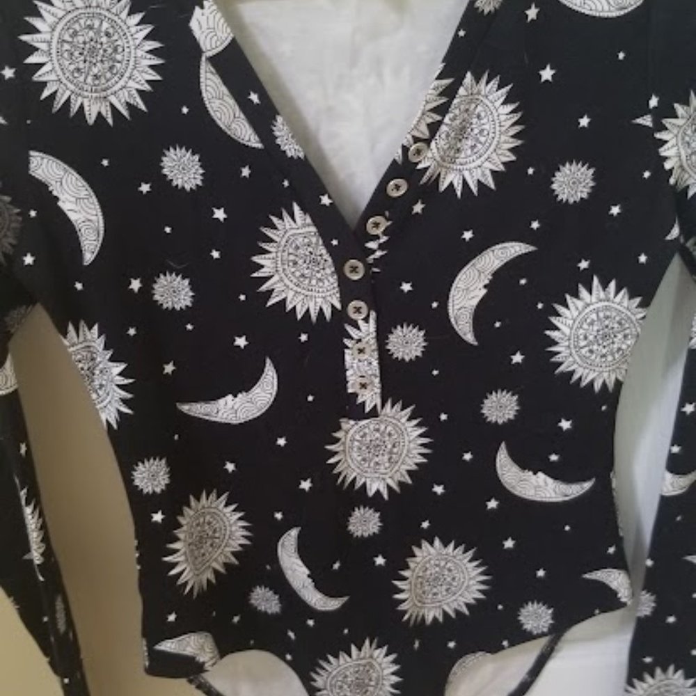 NWOT Forever 21 Star and Moon Long Sleeve Bodysuit Size Medium